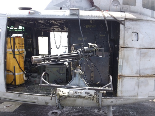 Cận cảnh khẩu súng 6 nòng xoay Minigun trên AH-1 Cobra.