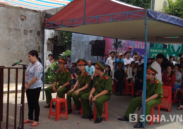 Chỉ vì dòng tin nhắn lạ mà bị cáo Diệu đã đâm chết chồng mình bằng nhát dao chí mạng