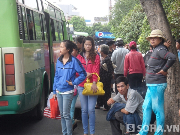 Đến bến họ lại tiếp tục hành trình về nơi ở