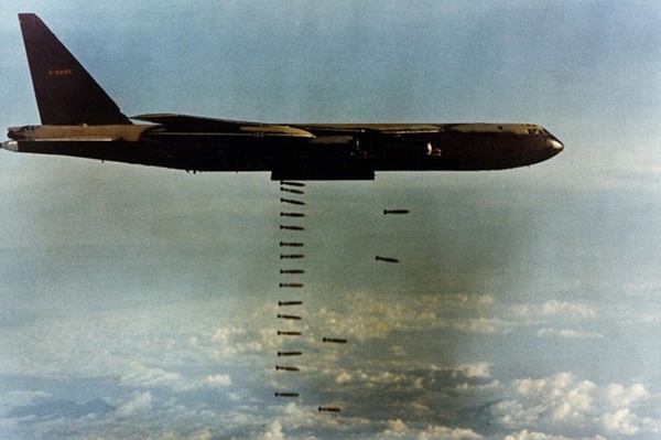 Hình ảnh về B-52 rải bom