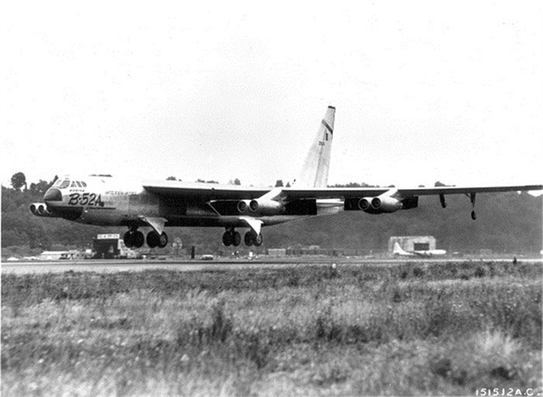 Phiên bản B-52A bay thử vào năm 1954