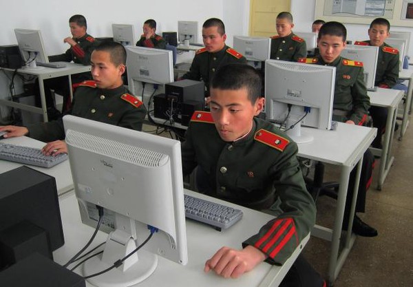 Các học viên được sử dụng máy tính nhưng không kết nối với internet.
