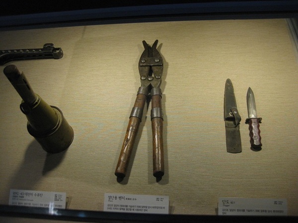 Các vật dụng của nhóm biệt kích Bắc Triều Tiên