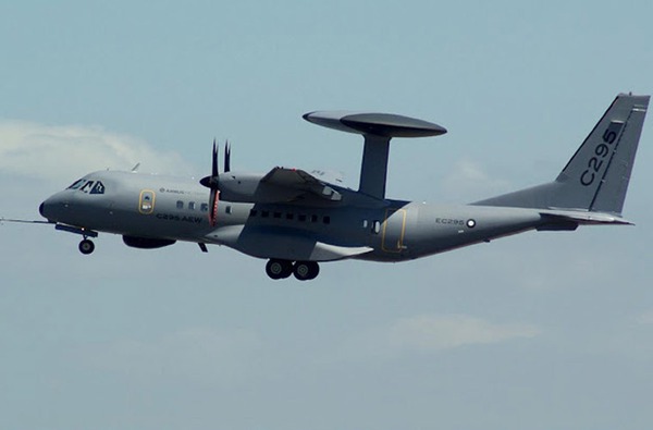 C-295AEW cảnh báo sớm trang bị hệ thống radar mạng pha điện tử chủ động do hãng Israel Aerospace Industries (IAI) sản xuất.