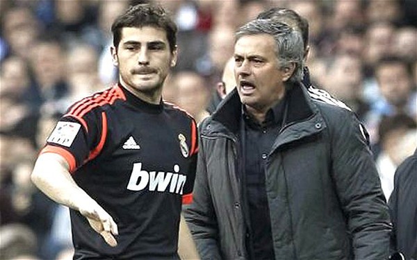 
	Mourinho đang thành công trong việc "dìm" Casillas
