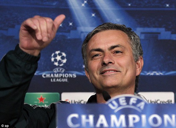 
	Mourinho trắng tay mùa đầu