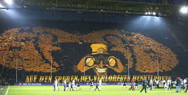 
	Tấm banner của CĐV Dortmund trong trận đấu với Malaga