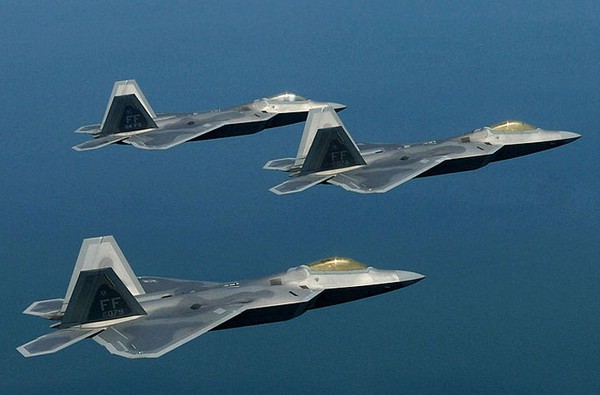 F-22 Raptor (Chim ăn thịt) là tiêm kích tàng hình thế hệ thứ 5 đầu tiên được đưa vào sử dụng trên thế giới. Vì lẽ đó, cho tới thời điểm này nó được coi là tiêm kích mạnh nhất thế giới.