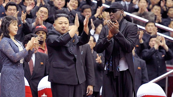 
	Nhà lãnh đạo Kim Jong Un và cựu ngôi sao bóng rổ NBA Dennis Rodman tại Bình Nhưỡng ngày 1-3