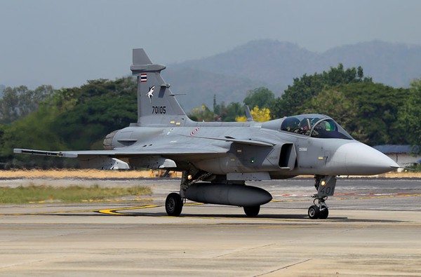 Cho tới thời điểm hiện tại, Không quân Hoàng gia Thái Lan đã nhận được tổng cộng 9 chiếc JAS-39. Dự kiến, tới cuối năm 2013 nước này sẽ nhận đủ toàn bộ các máy bay loại này.