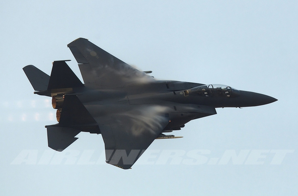 F-15K Slam Eagle được Tập đoàn Boeing (Mỹ) phát triển dựa trên mẫu F-15E dành riêng cho Hàn Quốc. Chiếc máy bay được sản xuất sử dụng một số thành phần do Hàn Quốc tự chế tạo.