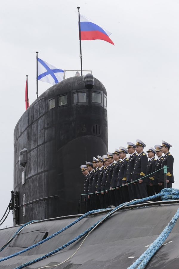 Sau chuyến cập cảng hôm 13/5, tàu ngầm Hà Nội cùng kip sỹ quan hải quân Việt Nam sẽ ra biển thực hành các cuộc đào tạo huấn luyện thực tế trước khi chuyển giao cho Việt Nam vào tháng 9 tới.