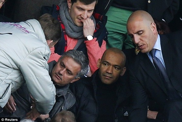 
	GĐĐH Dortmund, Hans-Joachim Watzke đã qua chào hòi Jose Mourinho