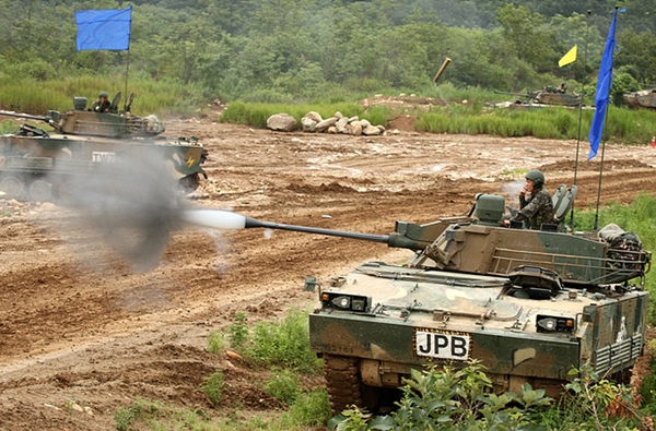 Xe chiến đấu bộ binh mới nhất của Lục quân Hàn Quốc K21 do nước này tự phát triển. Xe có khả năng chở 9 lính bộ binh trong xe, đồng thời hỏa lực của K21 (pháo 40mm và tên lửa chống tăng) cho phép tiêu diệt xe tăng, xe bọc thép, yểm trợ hỏa lực bộ binh.