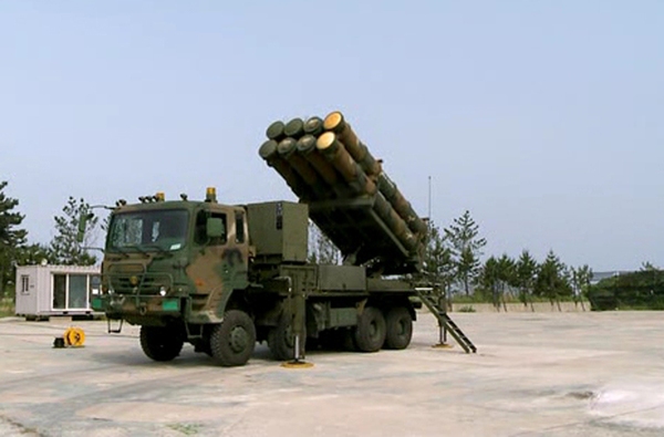 Hệ thống phòng không tầm trung tiên tiến KM – SAM do Hàn Quốc hợp tác với Nga sản xuất. KM – SAM có khả năng đạt tầm bắn tới 40km.