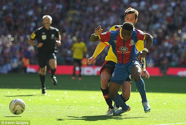 
	Zaha đã có một màn trình diễn tuyệt vời giúp Crystal Palace giành quyền thăng hạng