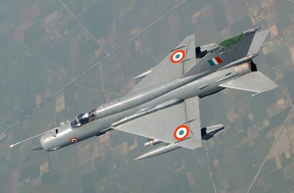 Những chiếc MiG-21 của Ấn Độ đã trải qua một chương trình hiện đại hóa sâu rộng lên chuẩn MiG-21 Bison. Chương trình này đã giúp MiG-21 có được sức mạnh mới chiến đấu ngang ngửa với F-15/16 đời đầu của Mỹ. Nhưng điều đó không thể giúp nó thoát khỏi danh hiệu “quan tài bay”.