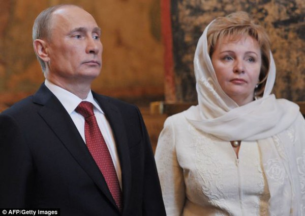 Vợ chồng ông Putin trong một lần hiếm hoi xuất hiện trước công chúng.