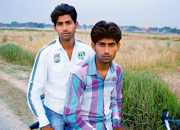 
	Một cặp sinh đôi tại ngôi làng Mohammedpur Uamari ở Ấn Độ.