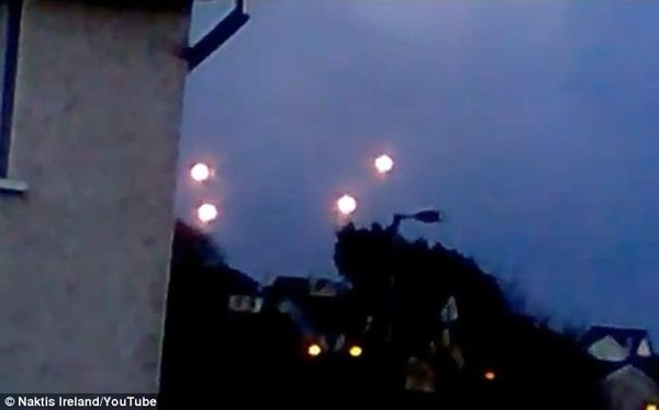 
	Những quả cầu sáng bí ẩn ở Ireland.