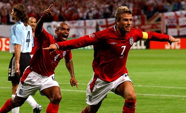 
	World Cup 2002, cái "mào" của Beckham đã dài hơn khá nhiều 