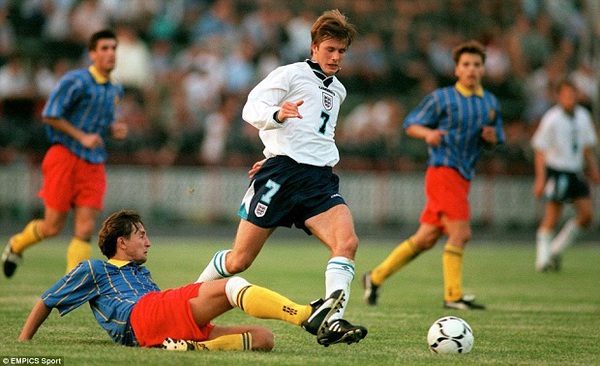 
	David Beckham ra mắt ĐT Anh vào năm 1996