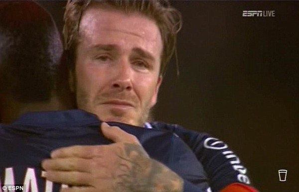 David Beckham òa khóc trong trận đấu chia tay