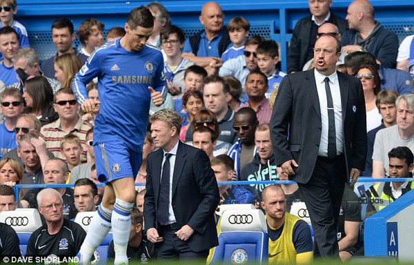 Benitez “lên lớp” với Mourinho