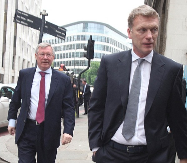 
	David Moyes đang muốn "triệt hạ" hết những trợ thủ của Sir Alex