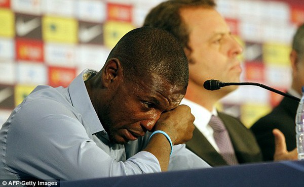 
	Eric Abidal bật khóc khi nói lời chia tay với Barca