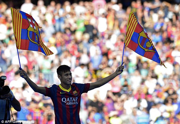 Vừa đến Barca, Neymar đã vội nịnh đầm Messi