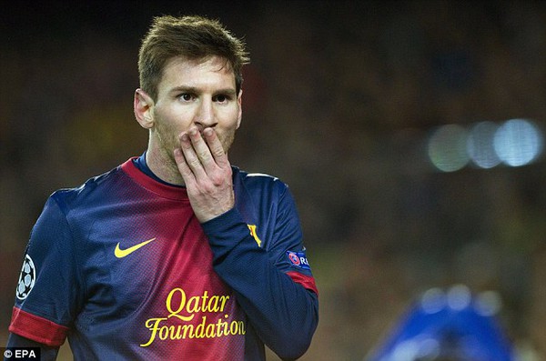 
	Lionel Messi và ông bố bị kiện vì tội trốn thuế