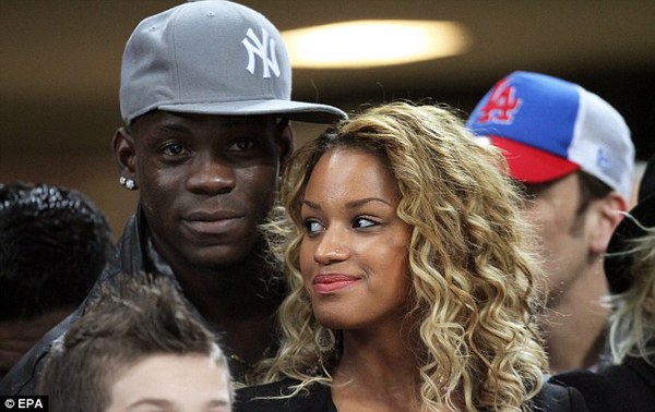 Say tình, Balotelli lại hứa lập gia đình