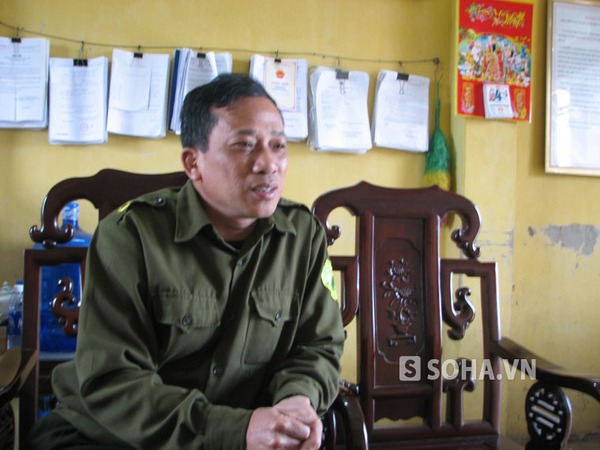 Ông Nguyễn Phụng Huy - Trưởng Công an xã Minh Đức kể lại sự việc với PV.
