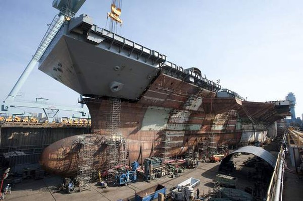 
	Việc hạ thủy siêu tàu sân bay lớp Ford, tàu USS Gerald R. Ford (CVN-78) sẽ chậm hơn kế hoạch 4 tháng.