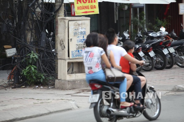 Những hình ảnh 'chân dài' 'trên trần dưới ngắn' phía sau cánh 'ma cô'