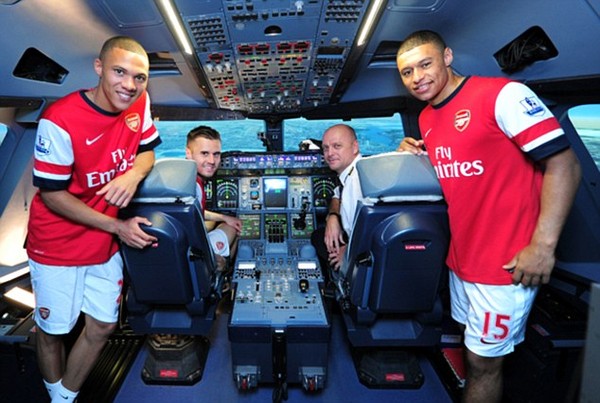 
	Sao Arsenal trong buồng lái của chiếc máy bay giá 250 triệu bảng