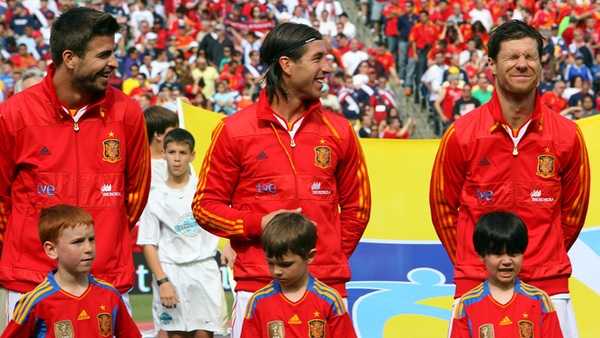 
	(Từ trái sang) Pique, Ramos và Alonso chia nhau vị trí thứ hai