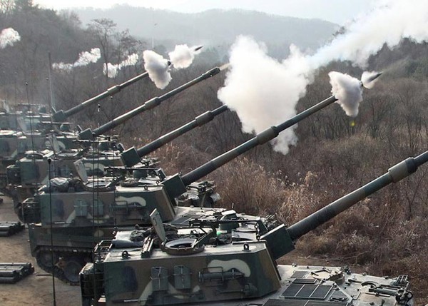 Thời gian gần đây, tần suất tập trận của Triều Tiên ngày một gia tăng khiến HQ không thể ngồi yên, những lần tập trận với các loại pháo tự hành ở gần khu vực biên giới cũng không khiến Seoul cảm thấy thật sự yên tâm.
