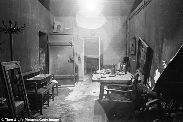 
	Hầm trú ẩn nơi vợ chồng Hitler sống những ngày tháng cuối đời trước khi tự sát.
