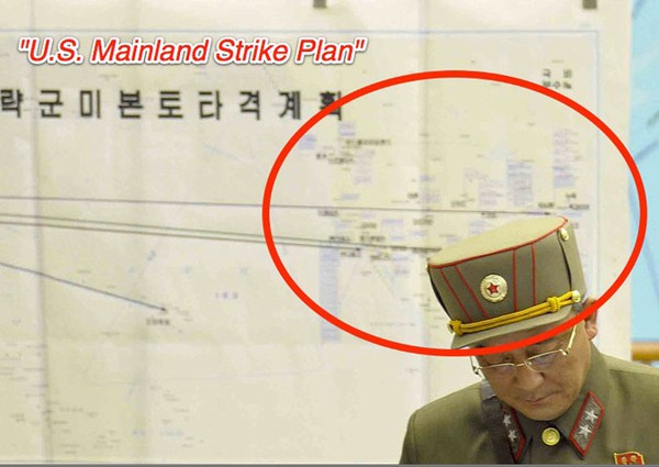 Ngày 30/3, báo Rodong của Triều Tiên đã công bố cận cảnh bản đồ kế hoạch đánh Mỹ. Trong một bản đồ bằng tiếng Triều Tiên ghi rõ “kế hoạch tấn công lãnh thổ Mỹ” được đăng tải trên tờ Rodong, các mục tiêu ở Mỹ mà tên lửa Triều Tiên muốn nhắm đến đó là Hawaii, Washington DC, Los Angeles, Austin và Texas.