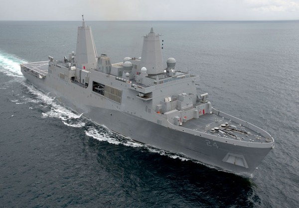 USS Arlington là chiếc tàu thứ 8 thuộc lớp tàu đổ bộ San Antonio của Hải quân Mỹ, được thiết kế trở thành tàu đổ bộ có khả năng sống sót cao nhất từ trước đến nay. Tàu kết hợp các công nghệ đóng tàu đổ bộ và công nghệ tác chiến của thế kỷ 21, để hỗ trợ hoạt động của các máy bay, xuồng đổ bộ hiện tại và tương lai của lực lượng Hải quân Đánh bộ.