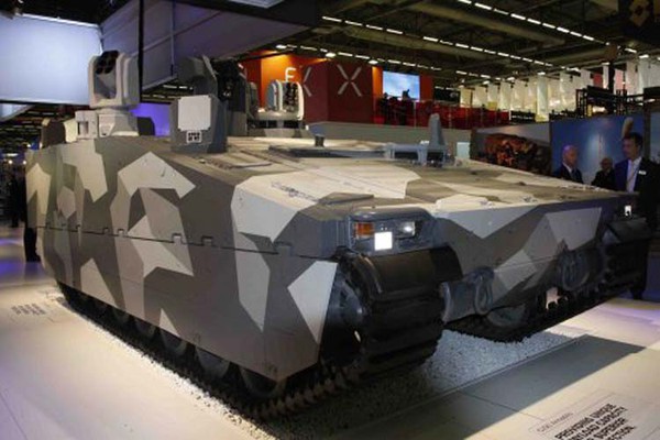 Theo thiết kế, CV90 Armadillo được trang bị mới công một lớp áo tàng hình cho phép phương tiện cơ giới có thể hòa lẫn trong môi trường xung quanh.