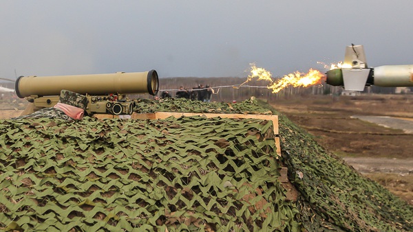 Tên lửa Kornet-E khai hỏa trình diễn khả năng tấn công cho Thủ tướng Rogozin