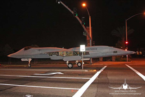 Theo báo chí TQ thì chiếc YF-23 được chuyển đến một khu vực khác để tiếp tục tháo dỡ cho... khỏi phí.