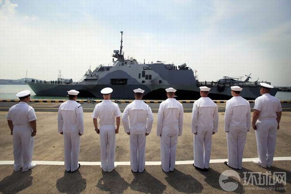 LCS-1 có chiều dài 115,3m, chiều ngang 17,5m, mớn nước 3,9m, lượng giãn nước 3.139 tấn. Tàu có tầm hoạt động 4500 hải lý (8000km), với tốc độ tuần hành 16 hải lý/giờ (28,8km/h) và 4300 hải lý (770km) với vận tốc 18 hải lý/h (32km/h), thời gia tác chiến liên tục 20 ngày.