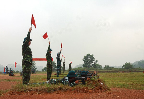 Tại Trường bắn của Trường Sĩ quan Pháo Binh ở Thạch Hòa, Thạch Thất, Hà Nội các chiến sĩ mới của Tiểu đoàn 11 và Trung đoàn 218 thuộc Sư đoàn 361 thực hành kiểm tra 3 tiếng nổ, kết thúc giai đoạn huấn luyện chiến sĩ mới.