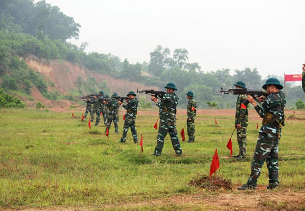 ... Kết quả bắn đạn thật bằng súng AK ở 3 tư thế có trung đội chưa cao nhưng đã phản ánh đúng thực tế quá trình huấn luyện của đơn vị đã diễn ra rất nghiêm túc, chiến sĩ tham gia học tập, huấn luyện có tinh thần trách nhiệm, ý thức tự giác cao. Đây chính là cơ sở để đơn vị tổ chức huấn luyện các nội dung nâng cao tiếp theo sau này.