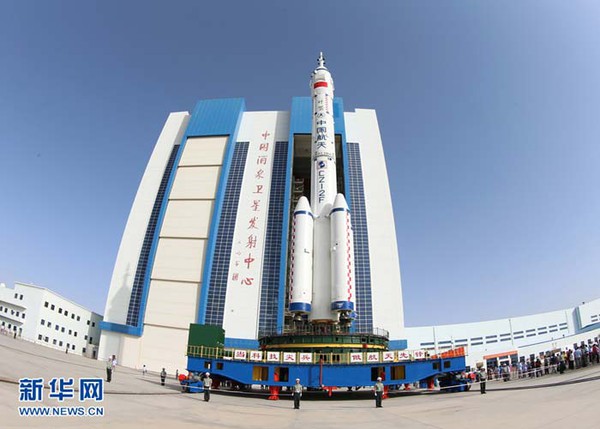 
	Truyền thông TQ đưa tin, tàu Thần Châu 10 dự kiến sẽ rời bệ phóng tại
	Trung tâm phóng vệ tinh Tửu Tuyền, tỉnh Cam Túc (ở vùng sa mạc Gobi
	thuộc tây bắc Trung Quốc) vào giữa tháng 6 này.