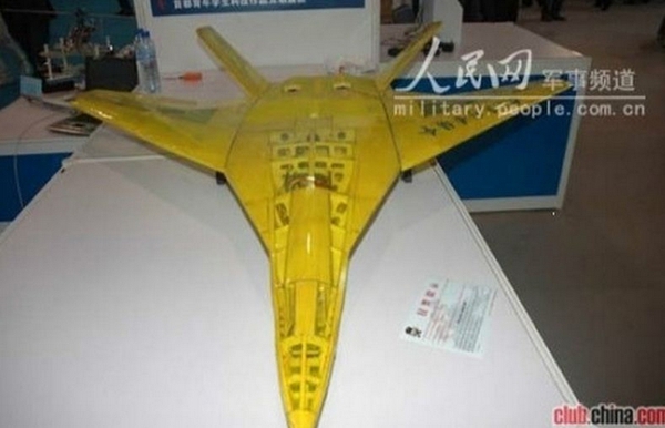 Cận cảnh phần cấu trúc phía trước mô hình máy bay ném bom được cho là đang được Trung Quốc phát triển.